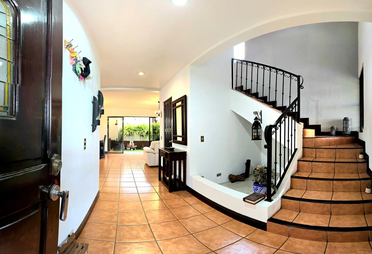 House For Sale in Llorente