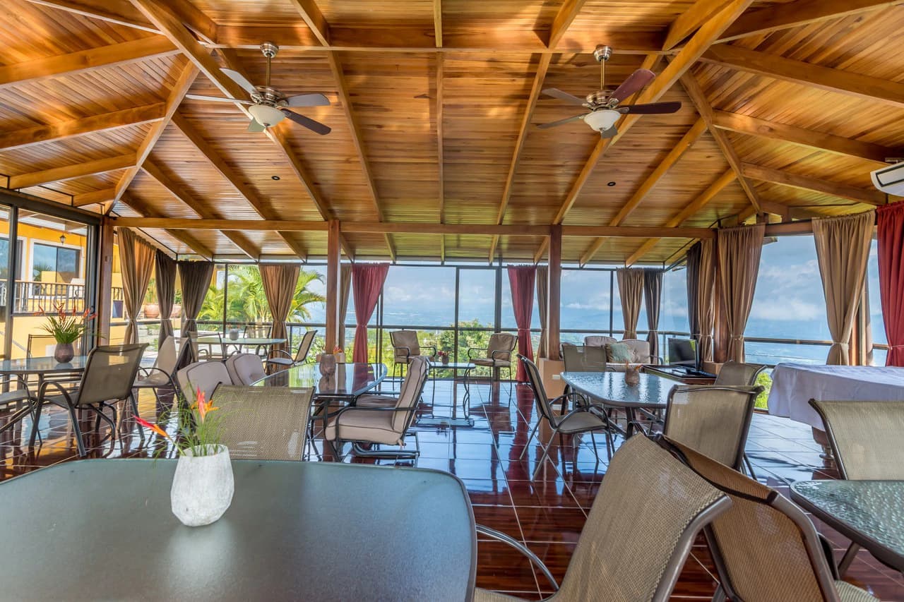 BARONS RESORT BOUTIQUE HOTEL: HOTEL BAR & RESTAURANT - photo 49