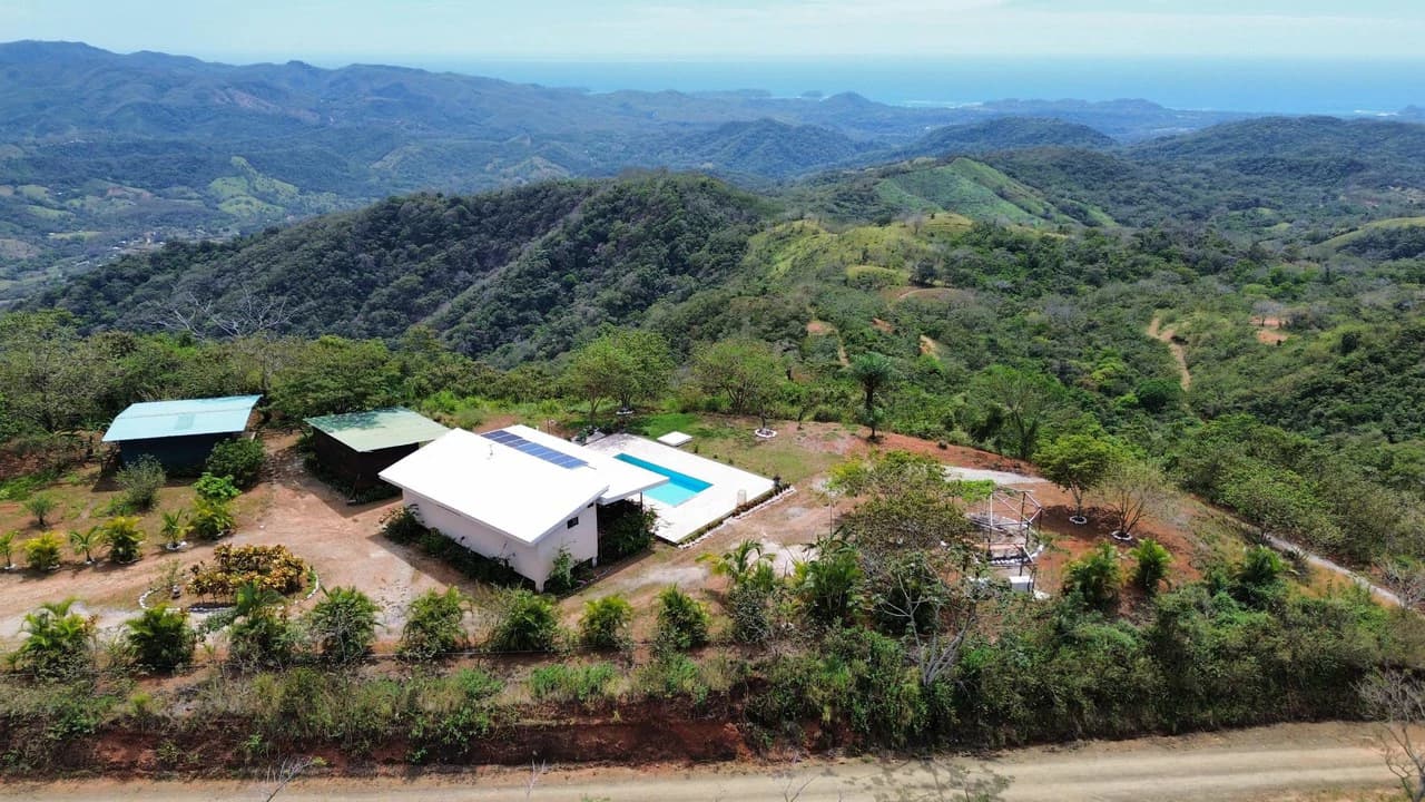 Casa Asia: Sweeping Ocean Views with All Solar Power - photo 4