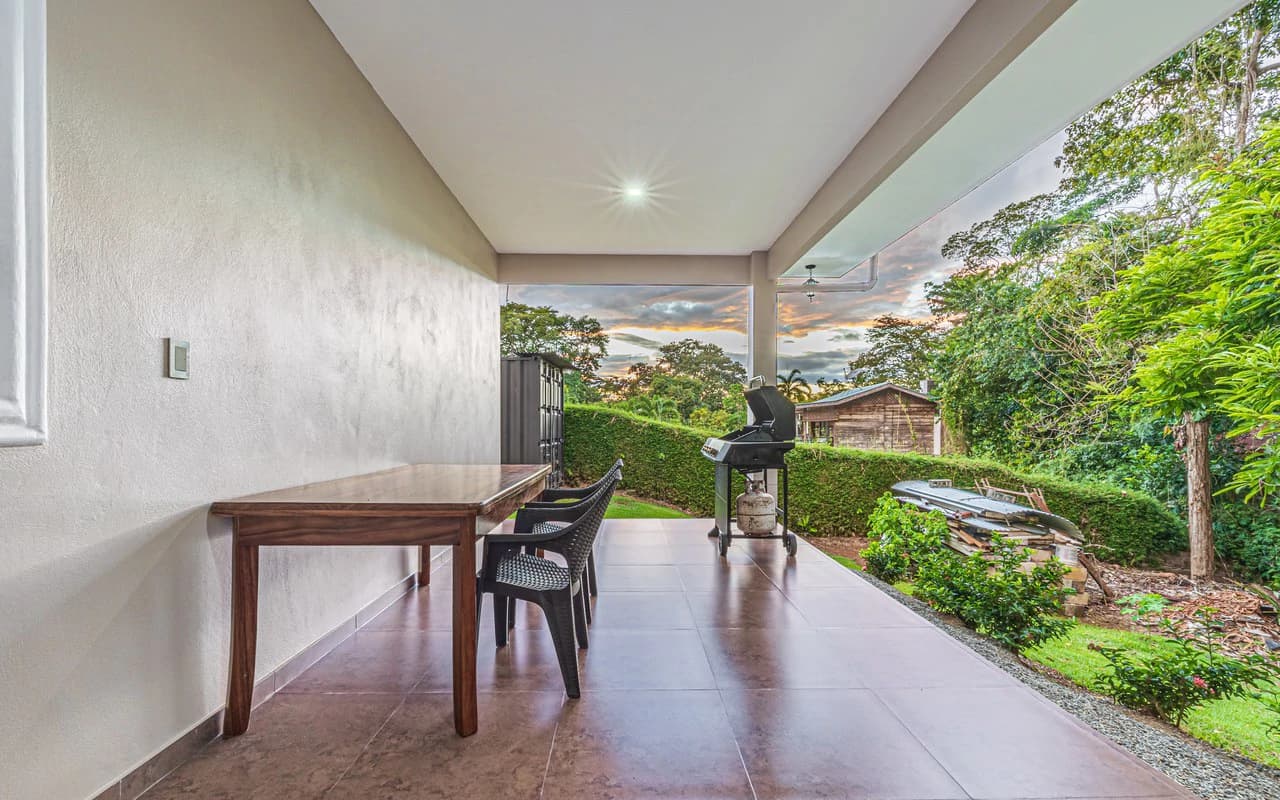 Exceptional 5-Bedroom Residence on Los Laureles Street – Prime Location & Versatile Layout - photo 30