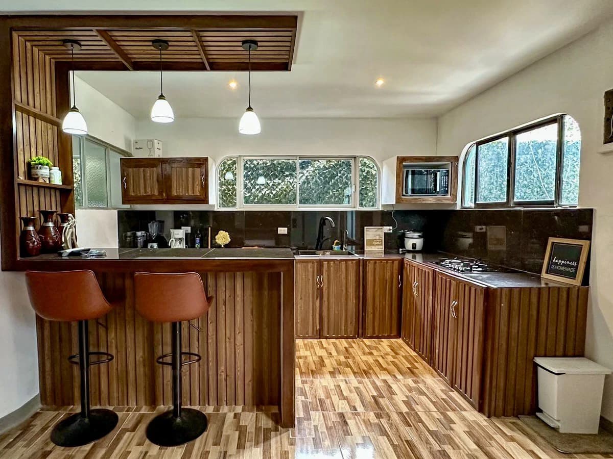 2-Bedroom Home with 3 Fully Furnished Apartments In Puerto Jimenez - photo 5