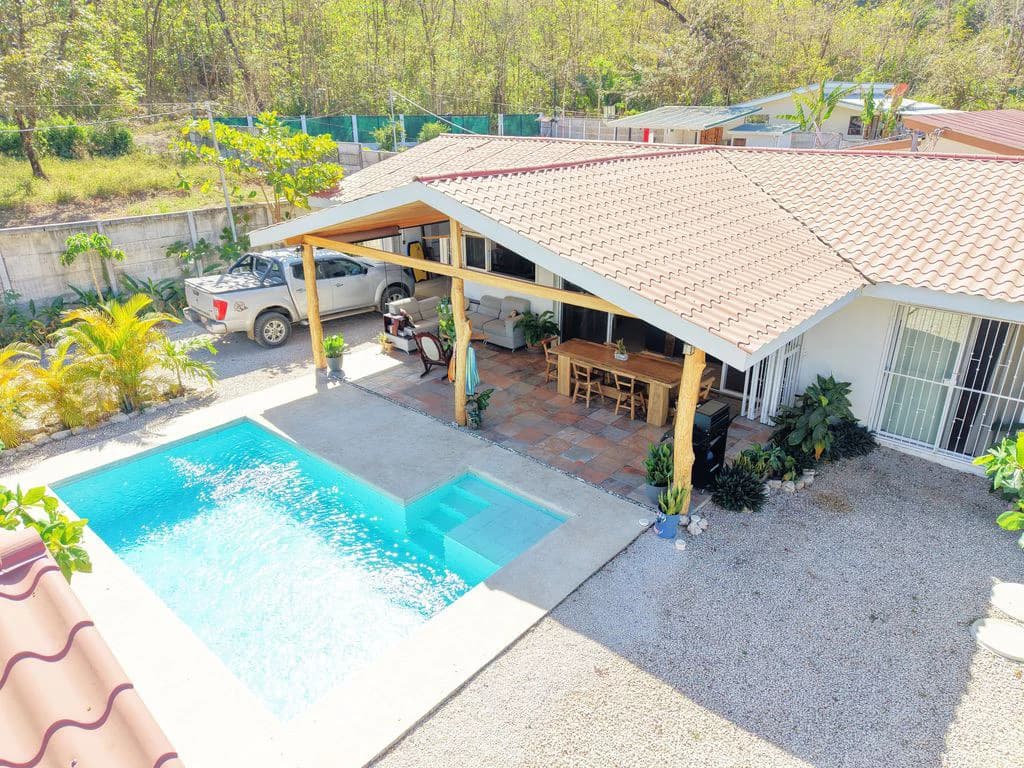 Casa de la Vida Loca: A Pura Vida Lifestyle with Income Potential - photo 4