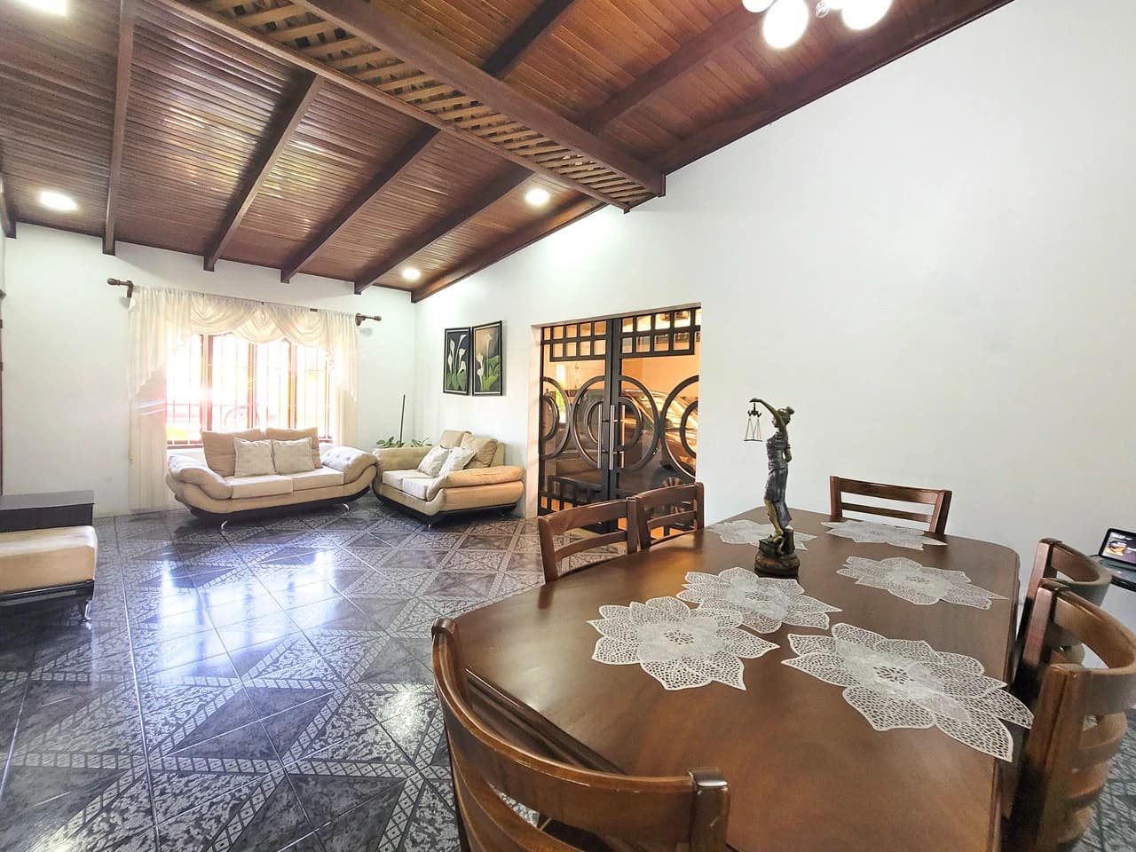 House For Sale in Santa Gertrudis - photo 6