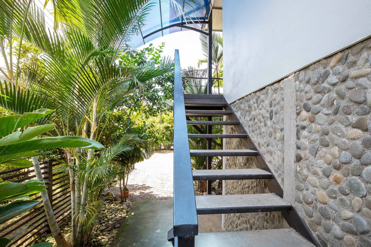 Apartment Hotel with Owners Suite, Fantastic Oportunity for Hostel in Uvita - photo 17