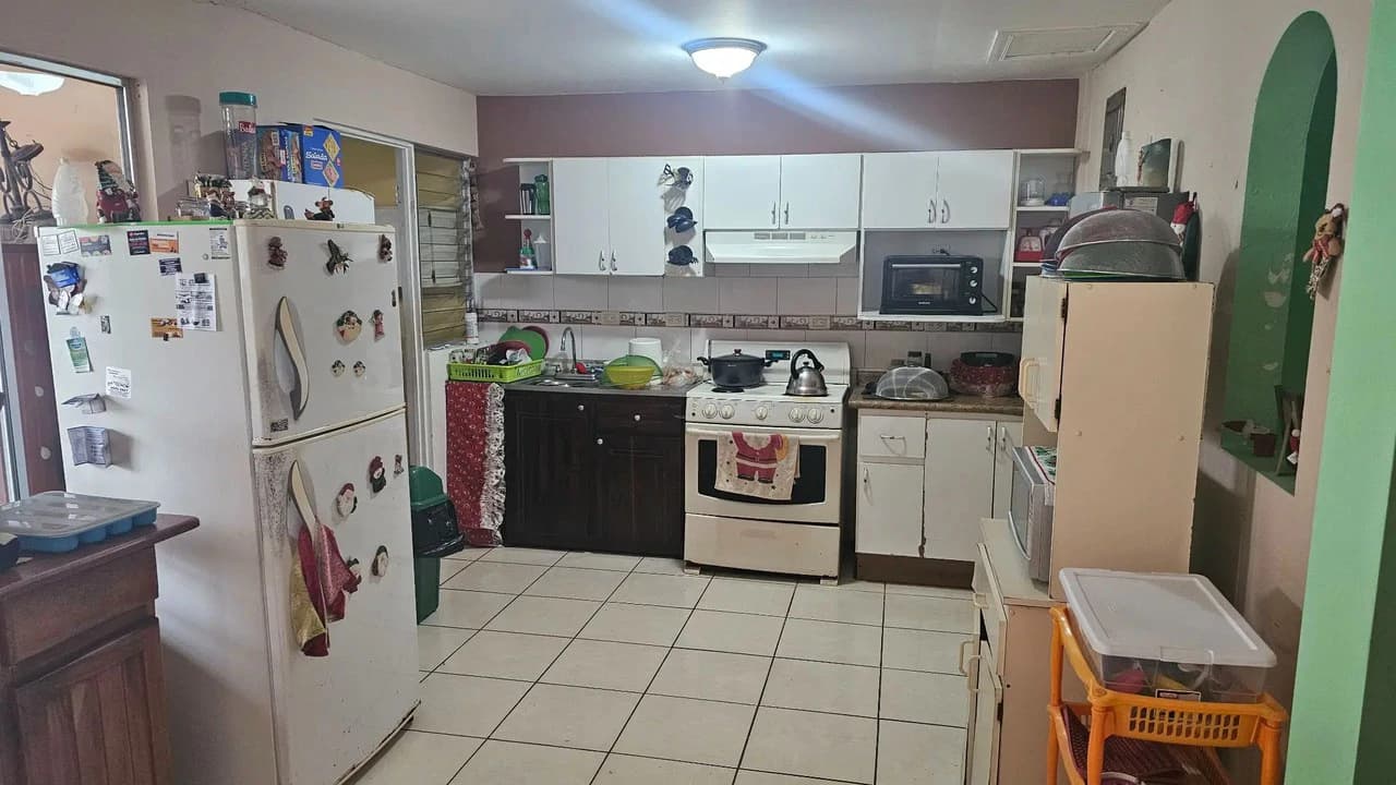 Spacious 6-Bedroom Family Home in Residencial Saint Clare, Moravia - photo 5