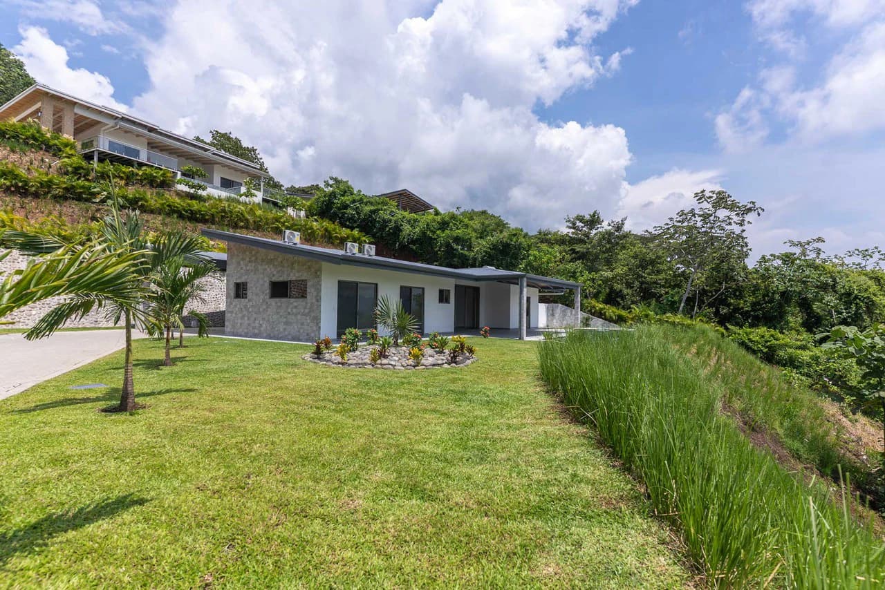 New Single-Story Home for Sale in Las Rocas, Atenas – Pool, Jacuzzi & Panoramic Views - photo 38