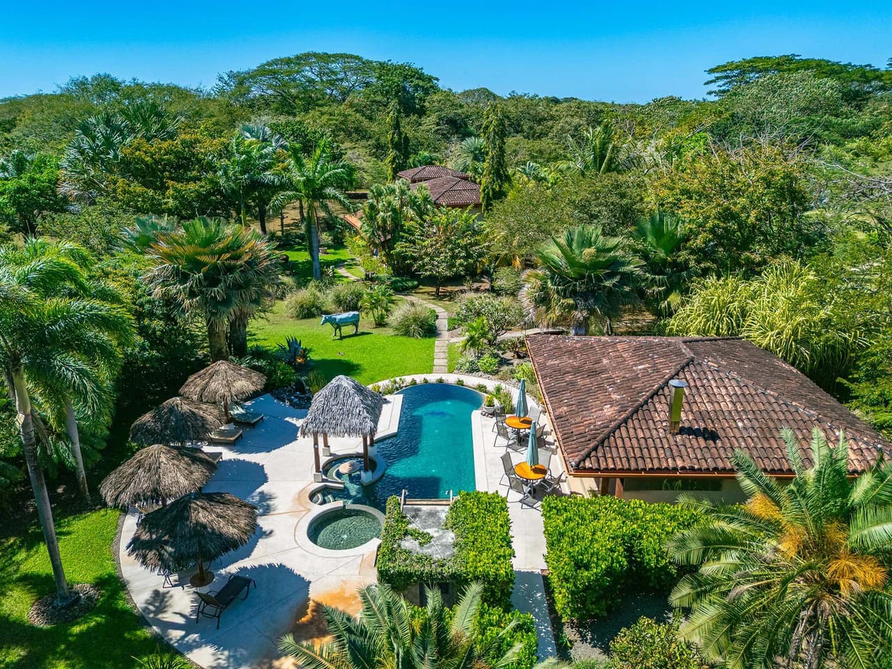Paraiso Suizo: Turnkey Multi-Residence Compound Near Playa Negra