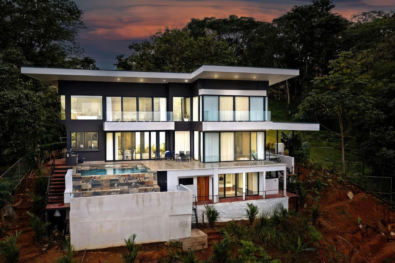 LUXURY PROPERTY WITH STUNNING OCEAN VIEWS IN UVITA, COSTA RICA. A GREAT INVESTMENT!: Mountain House For Sale in Uvita
