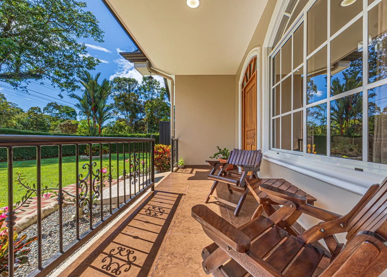 Exceptional 5-Bedroom Residence on Los Laureles Street – Prime Location & Versatile Layout - photo 28