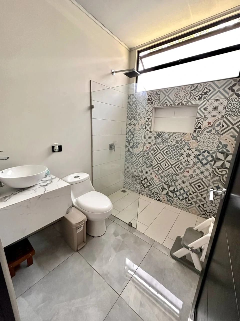 Casa 40 Grecia: Modern 4-BR Country Estate in Grecia | 4-Car Covered Garage, Solar Hot Water, First-Floor Bedroom & River Trails - photo 14