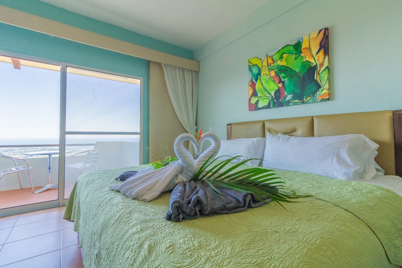 Popular 20-room Boutique hotel /retreat. Stunning ocean views - photo 39