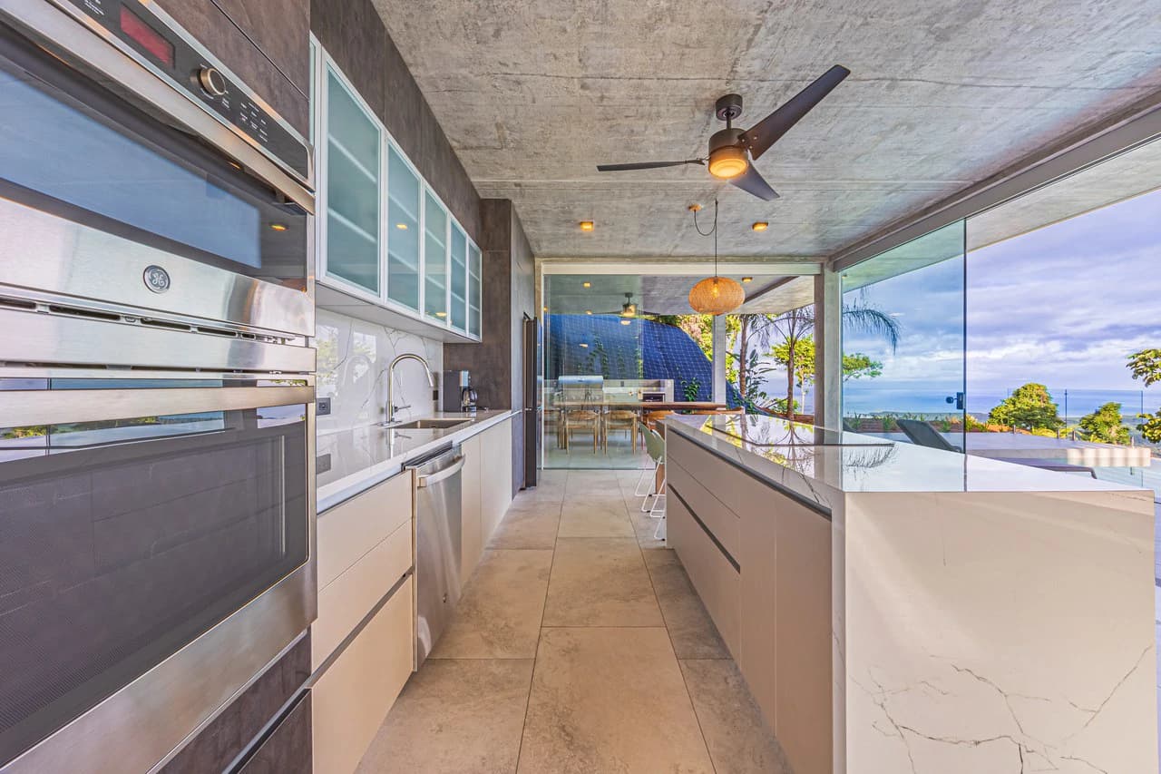 A True Estate Beyond Compare, Ocean Views For Miles: Mountain House For Sale in Uvita - photo 17
