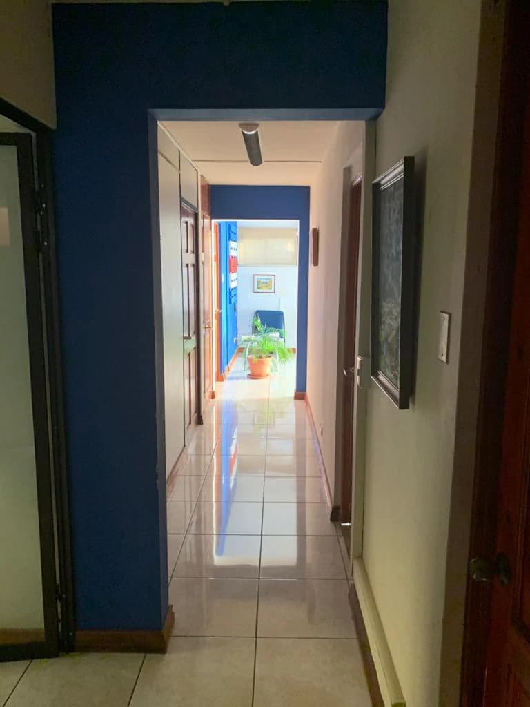 Building in Los Yoses - Three-level ready-to-operate - photo 15