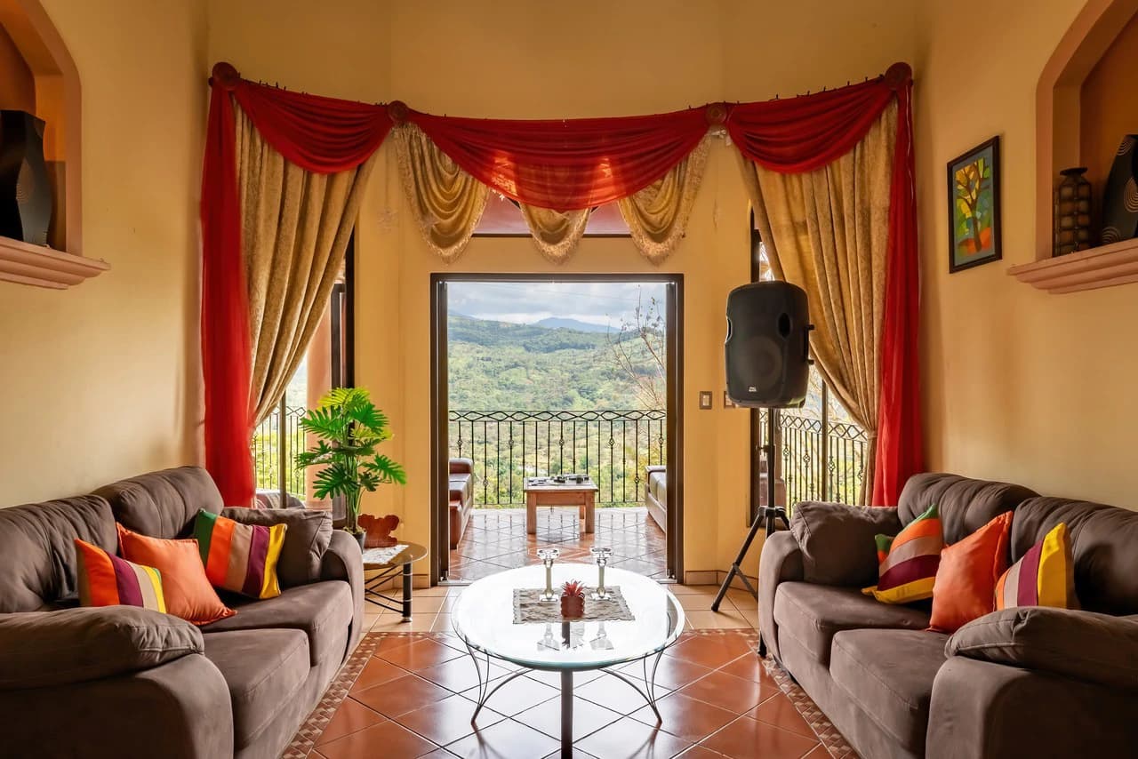 Spacious 5-Bedroom Colonial Home with 4 Bathrooms | La Bonita, Rivas - photo 10