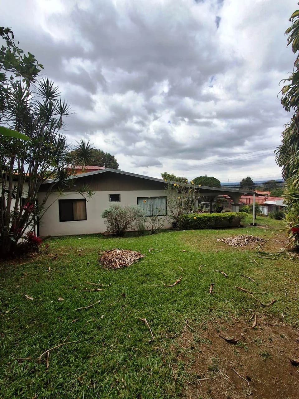 Casa Convenience: Grecia Garden Home on Large Lot + Rental Apartment! - photo 15