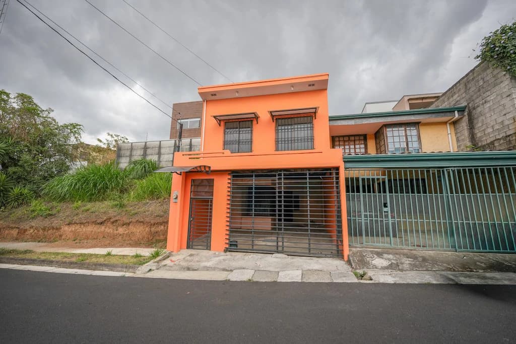 House For Sale in Lomas de Ayarco