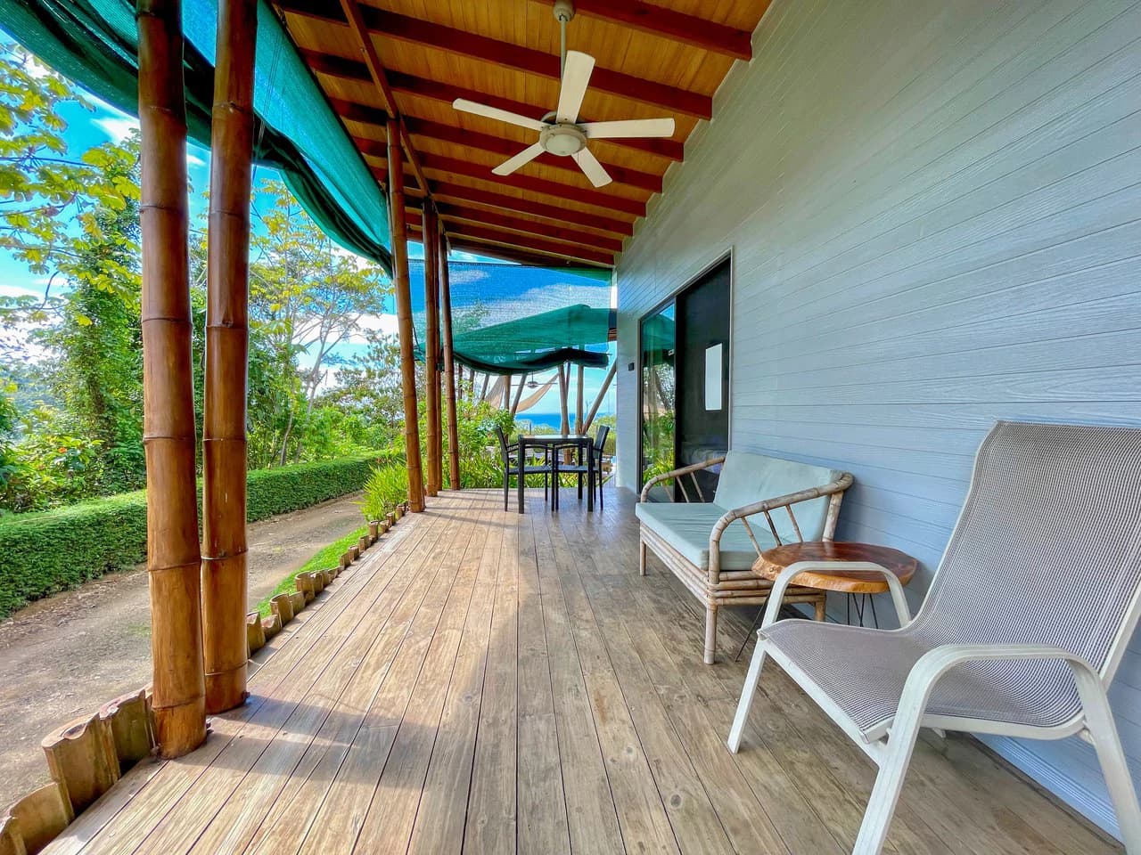 2.24 ACRES – 7 Bedrooms Ocean View Boutique Hotel With Two Pools, 5 Minutes to Uvita, Multiple Rental Options!! - photo 15