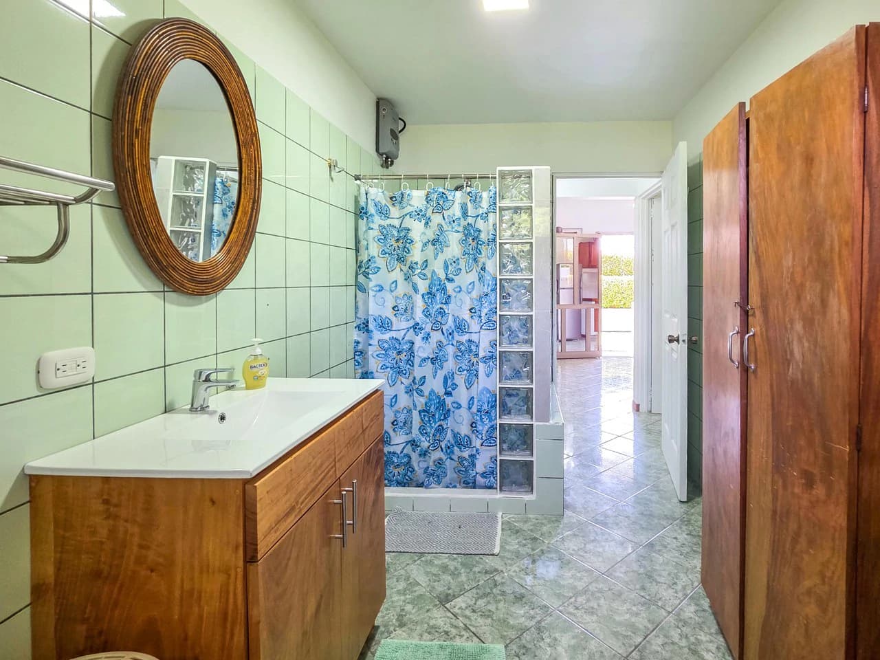 Prime Location 1bed 1bath Condo, Steps From Samara Beach - photo 8