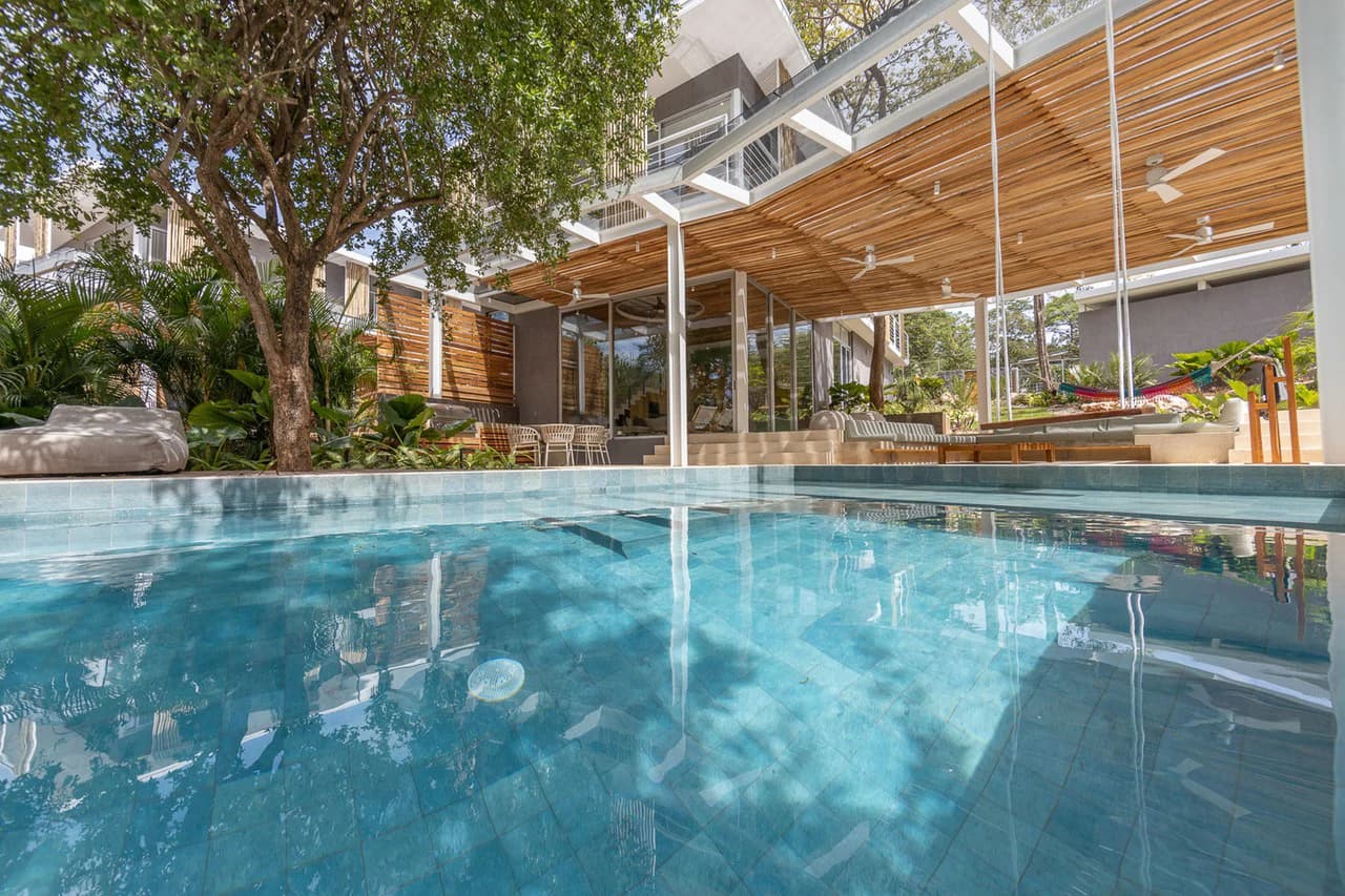 Casa C35: Stylish 4 Bedroom Home a Block to the Beach!