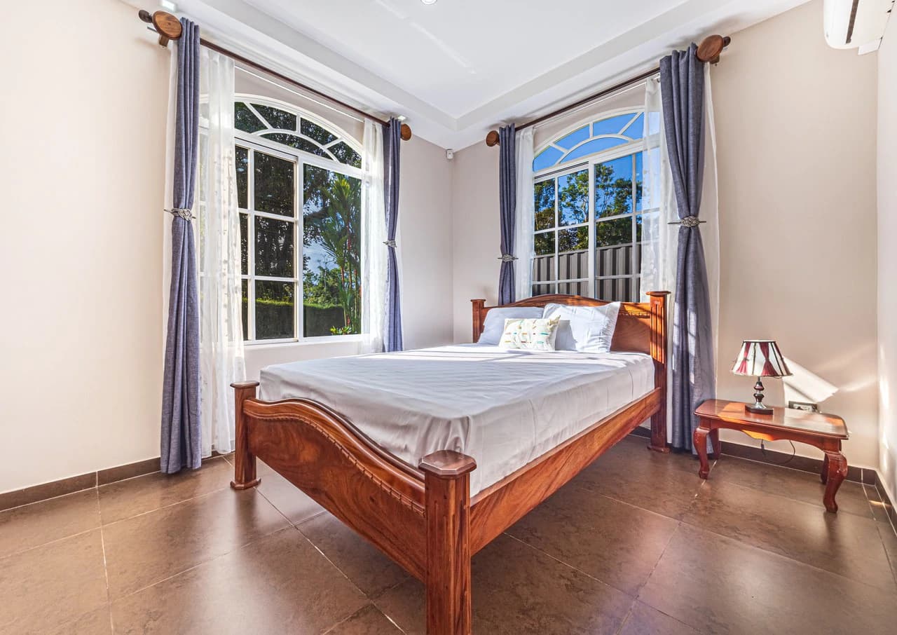 Exceptional 5-Bedroom Residence on Los Laureles Street – Prime Location & Versatile Layout - photo 12