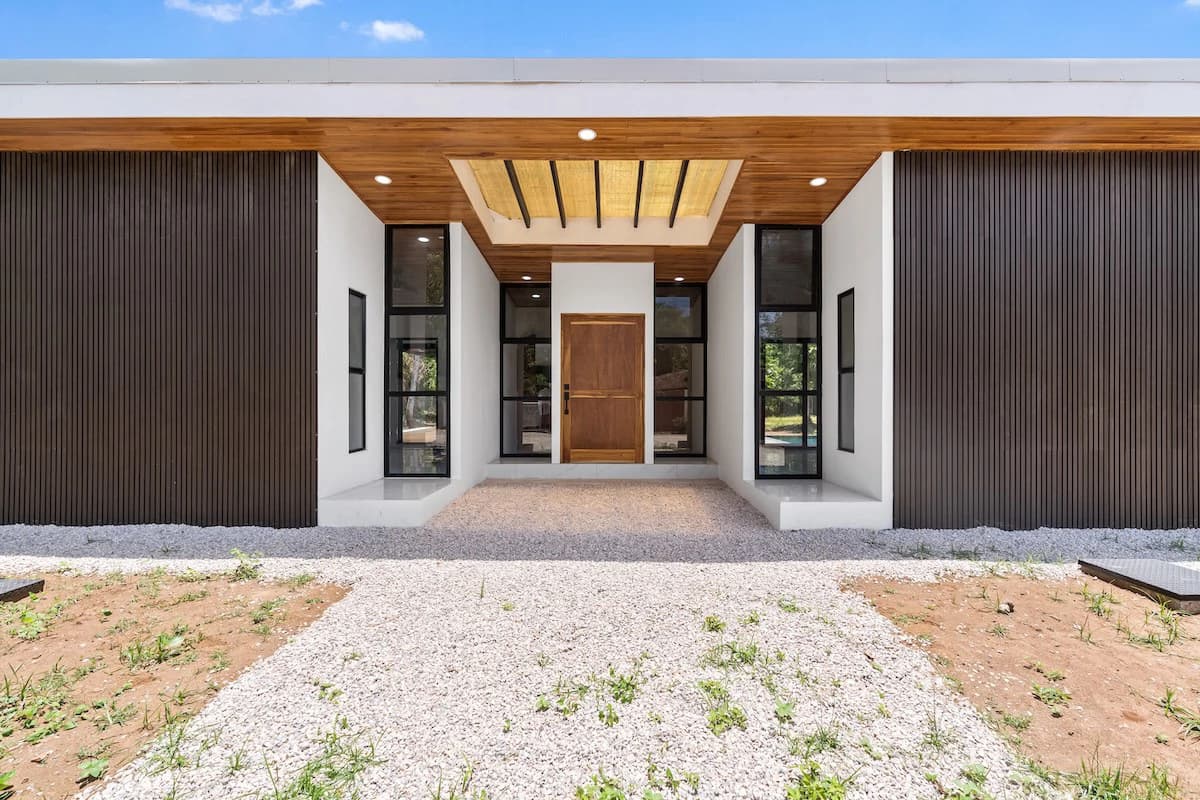 Casa Solana: Brand-New Modern Home in Palm Beach Estates, 2-Minute Walk to the Beach! - photo 4