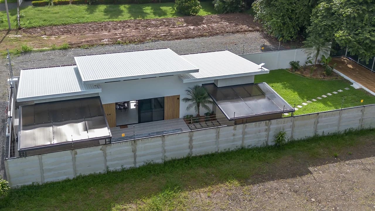 Brand New 3 bed, 2 Bath Home with creek and Jungle views. - photo 31