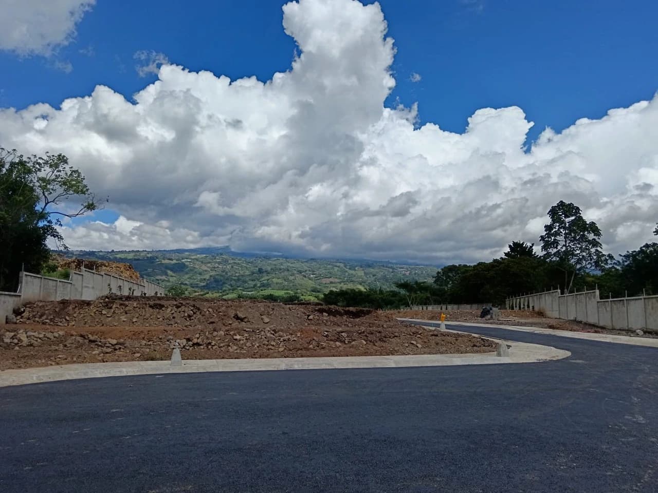 Mountain and lake view lot for sale in gated community Cachi Cartago Costa Rica - photo 18