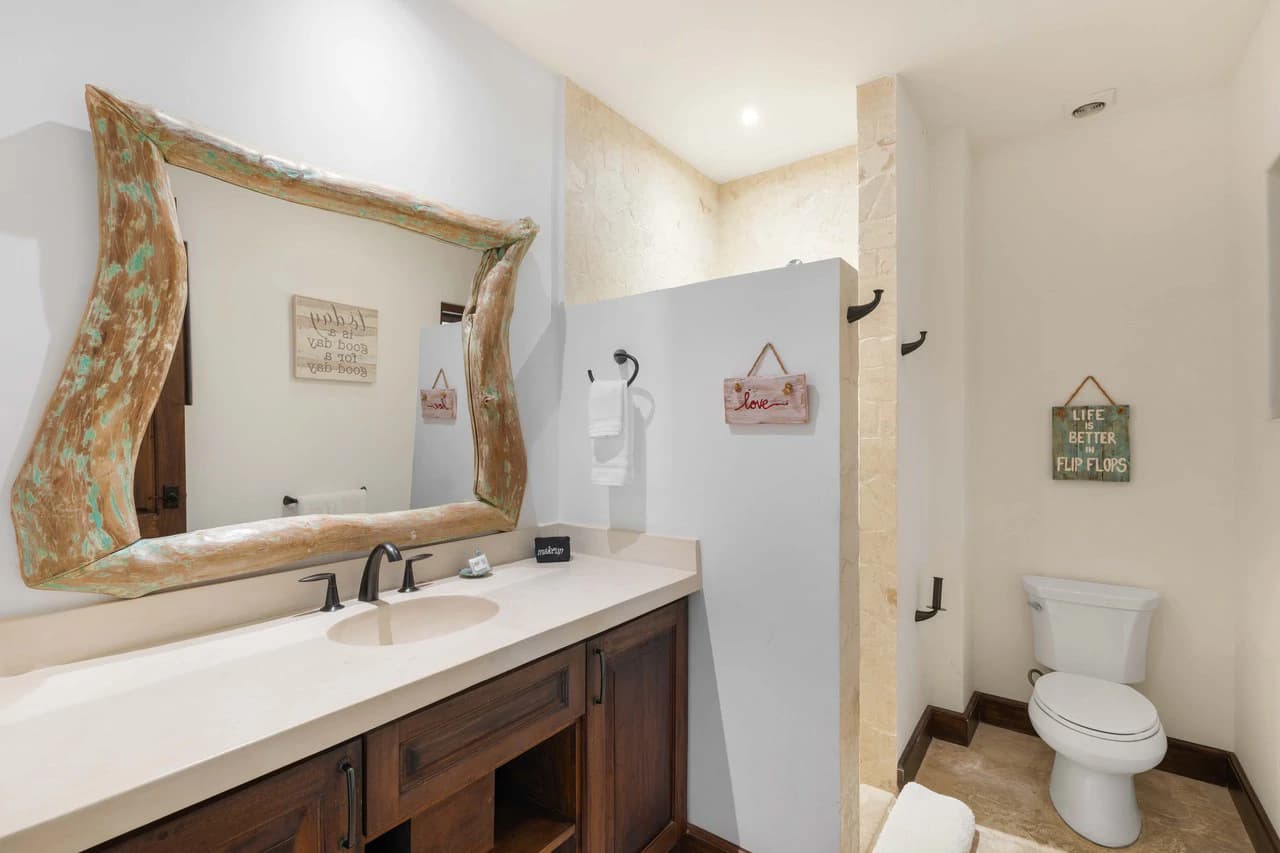 10 Plaza Carlota: A Rare Single-Level Gem in Las Catalinas - photo 15
