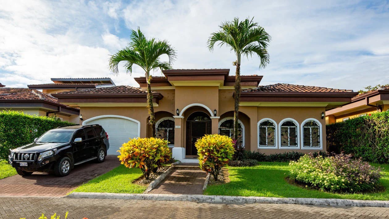 Fantastic Casa Paraiso Azul: In Demand Community in Bejuco, just 400 yards from the beach!