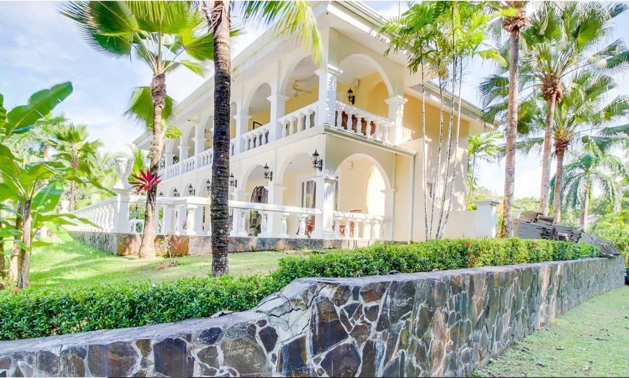 Quebrada Estate: A Stunning Luxury Home
