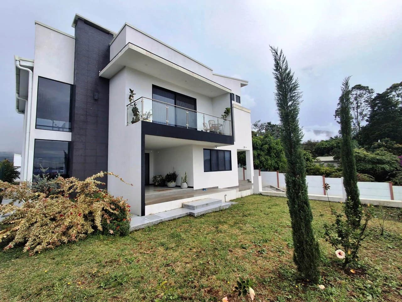 Casa Modern Elegance: 5 Bedrooms...Large Lot and Views! - photo 30