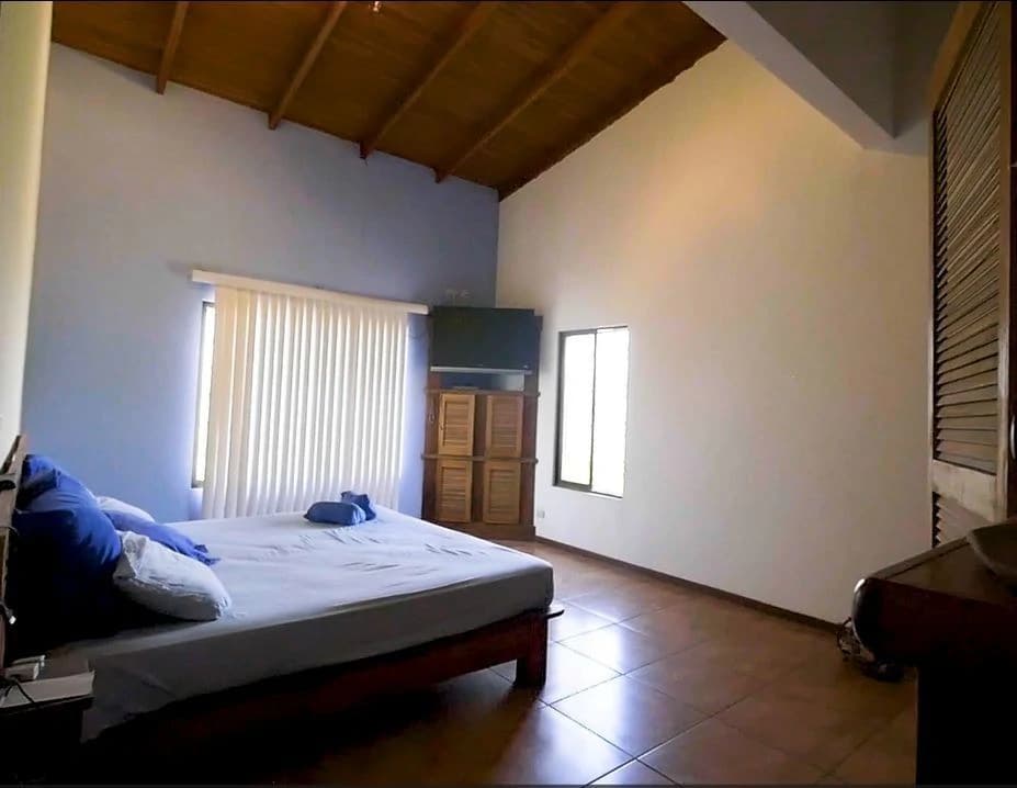 Finca Las Nubes: Amazing 75 Hectare / 185 Acre Finca, with a 300 m2 Main Home and Pool Built above the Clouds - photo 18