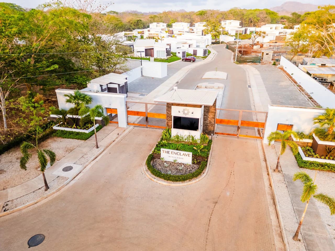 The Enclave: Ultra-Modern 5 Bedroom Villa Located Minutes From the Beach! - photo 44
