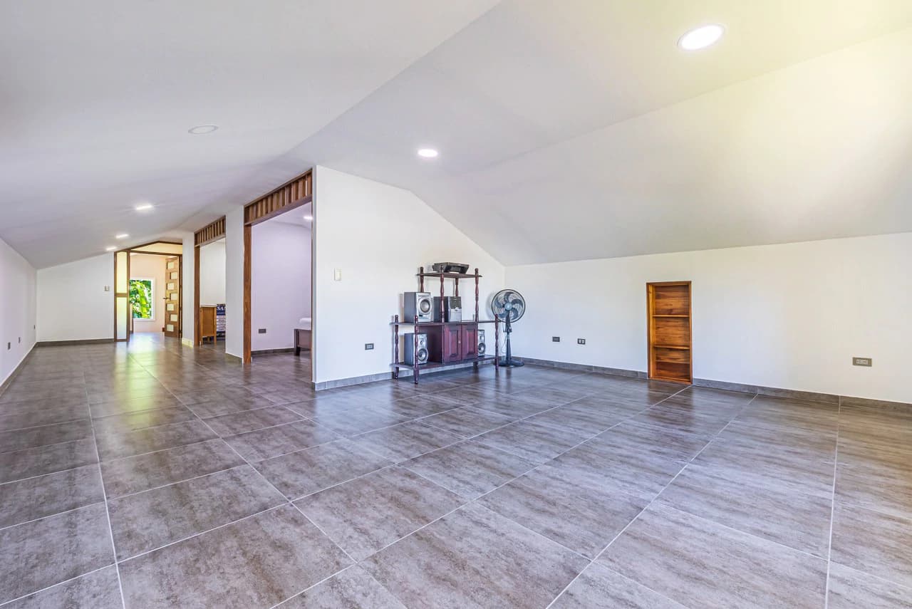 Exceptional 5-Bedroom Residence on Los Laureles Street – Prime Location & Versatile Layout - photo 19