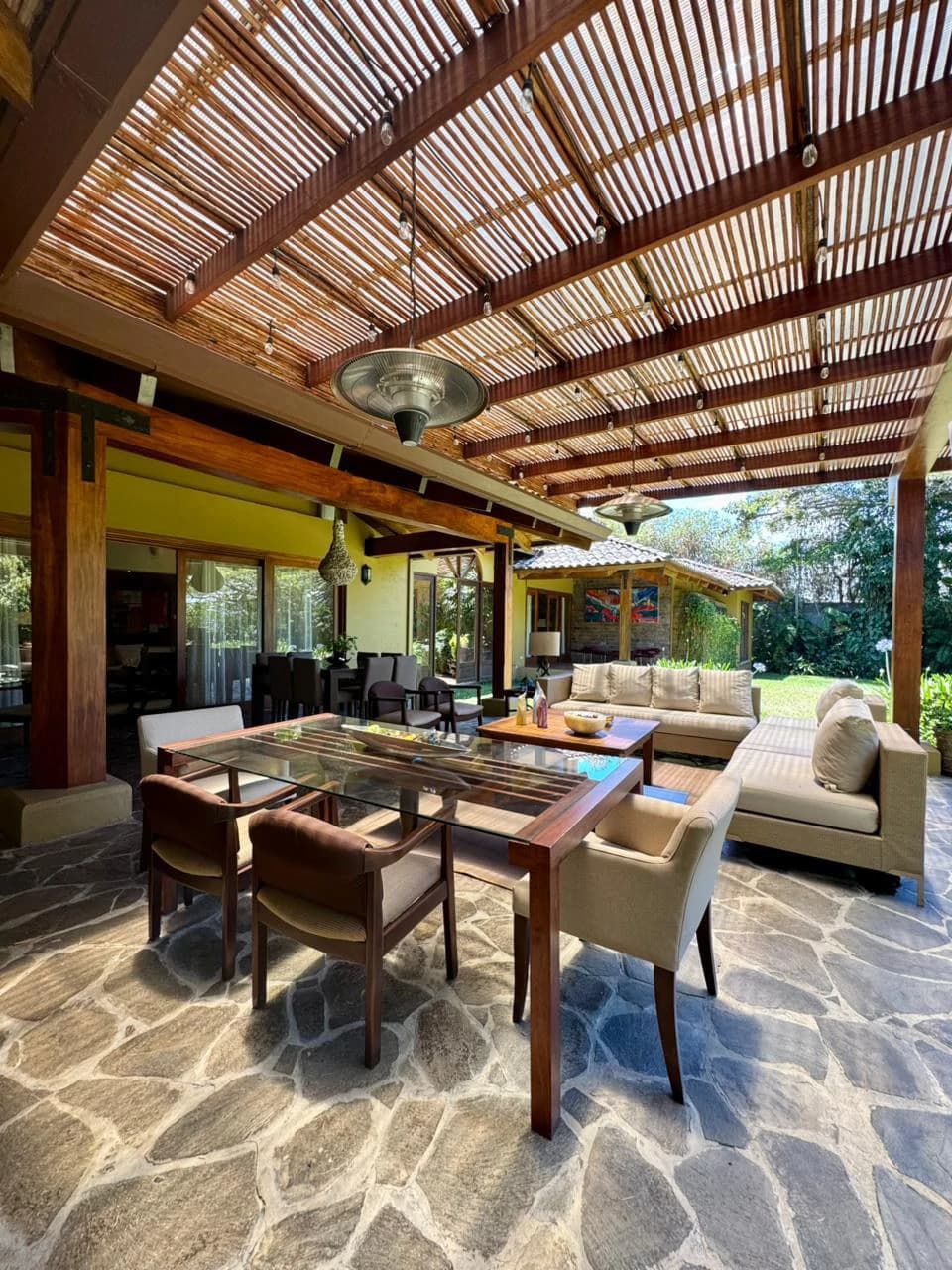 Zurcher Masterpiece Heredia: Splendid one story home - photo 15