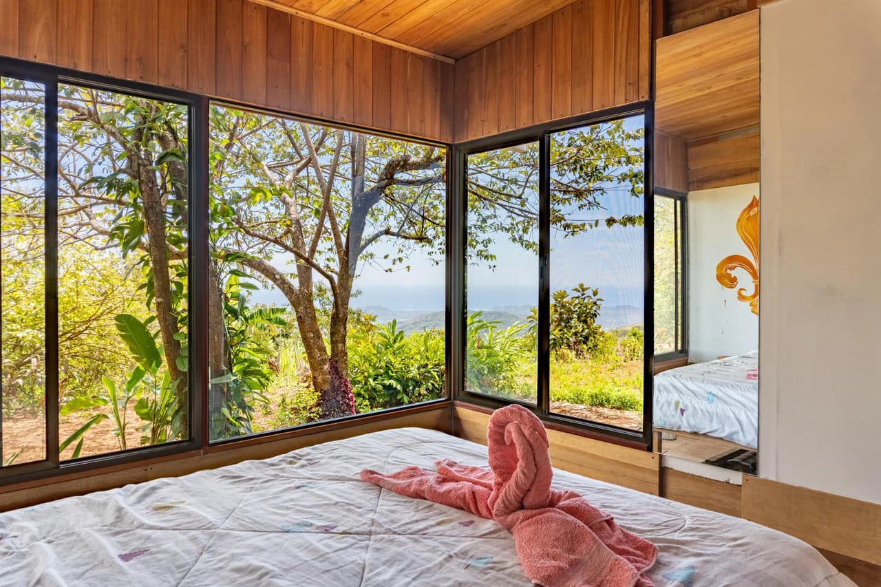 Casa Asia: Sweeping Ocean Views with All Solar Power - photo 17
