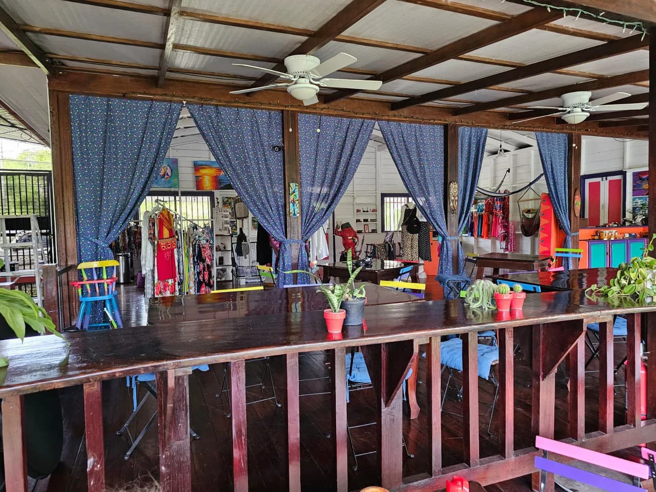 Hospitality At Its Finest: Turnkey Luxury Retreat: Lakeside Boutique Hotel & Eco-Sanctuary - photo 4