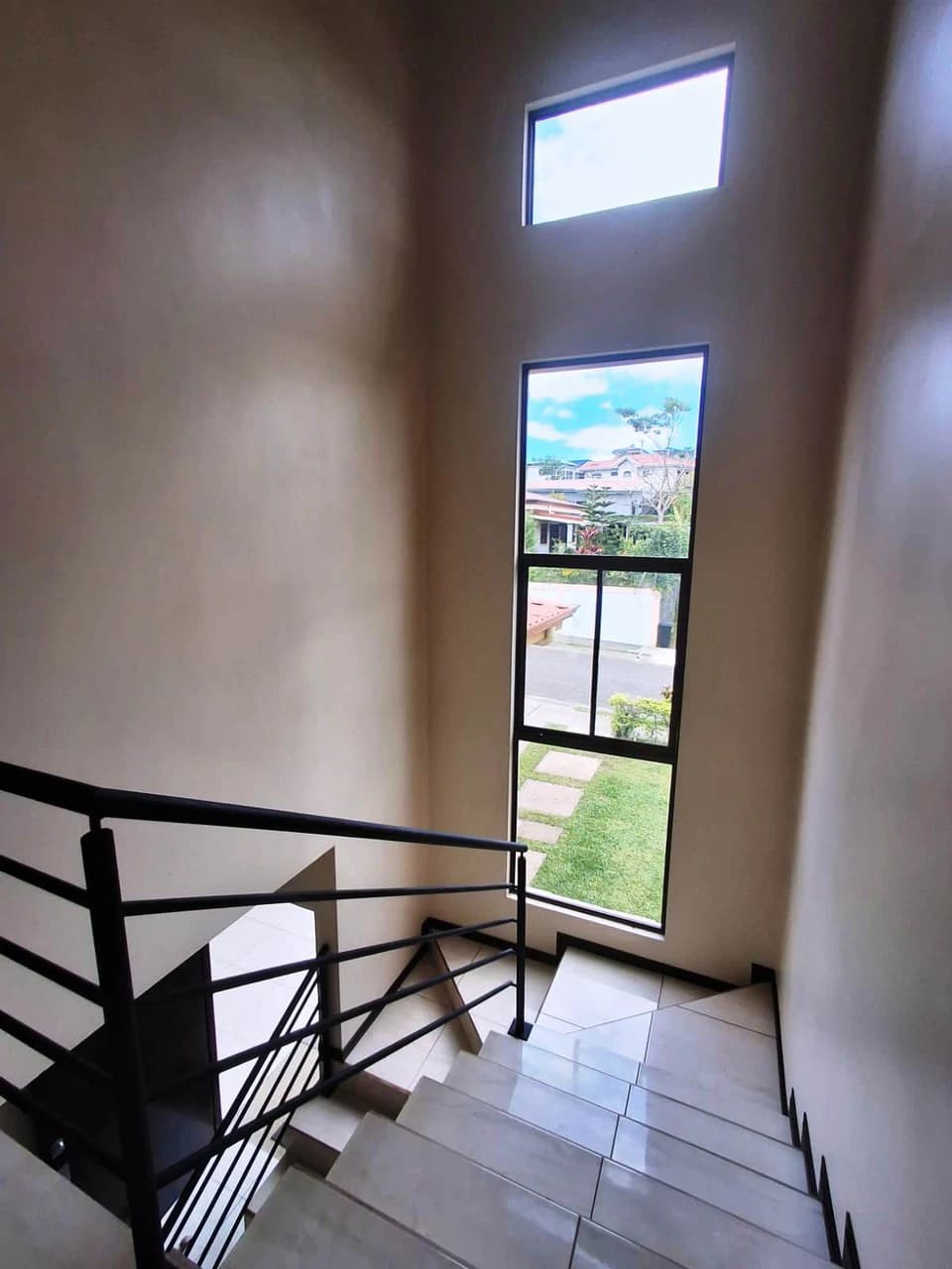Urgent - Fire Sale!: Modern Home in Gated Montezuma - photo 9