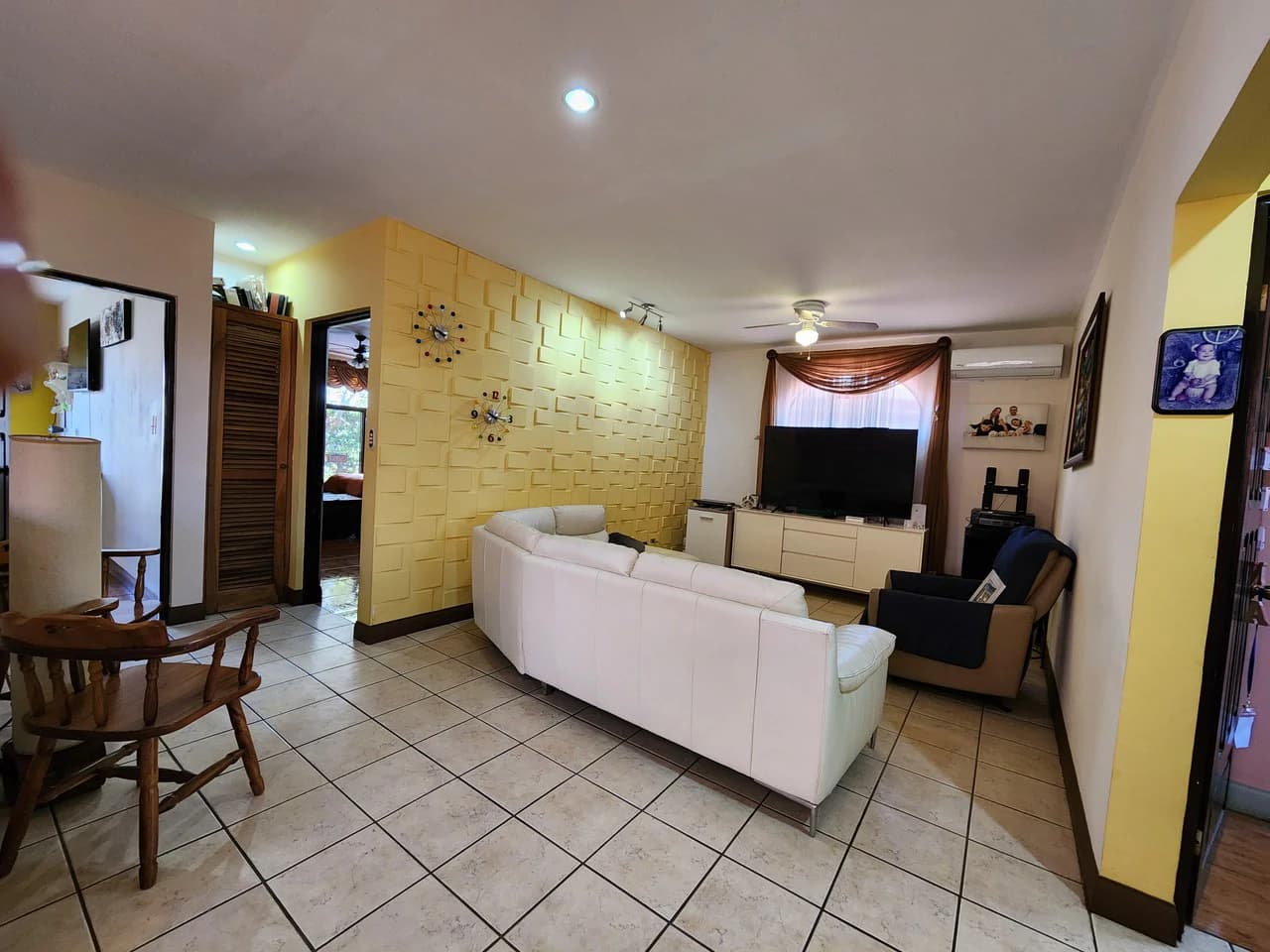 House For Sale in Llorente - photo 16