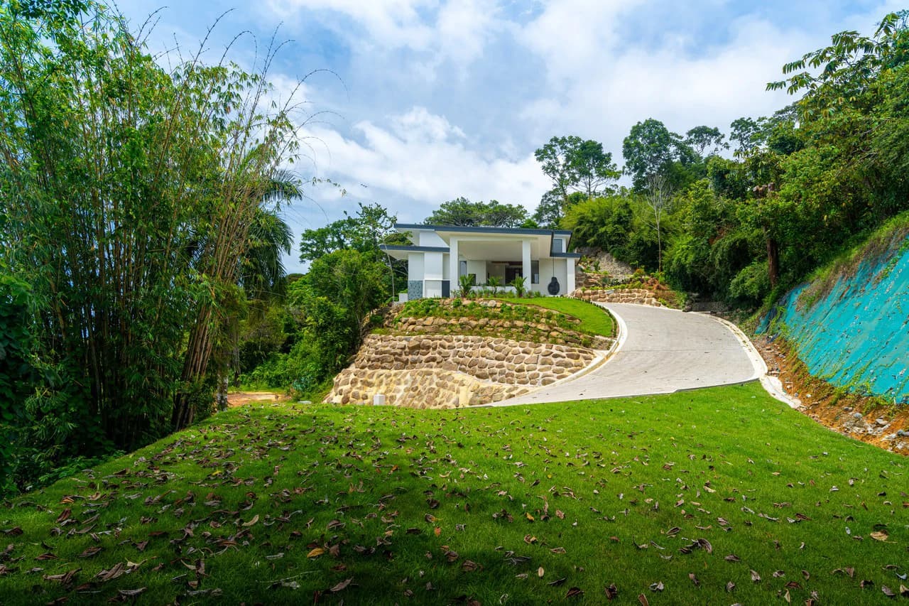 Acqua Blu: Mountain House For Sale in Escaleras - photo 42