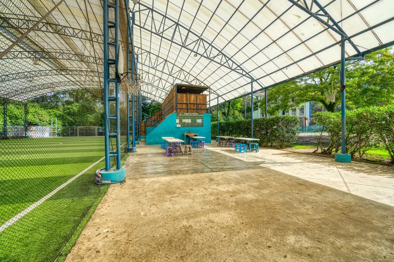 THRIVING SPORTS AND COMMERCIAL BUSINESS WITH OWNER FINANCING OPTION: Rincon Uvita - photo 4