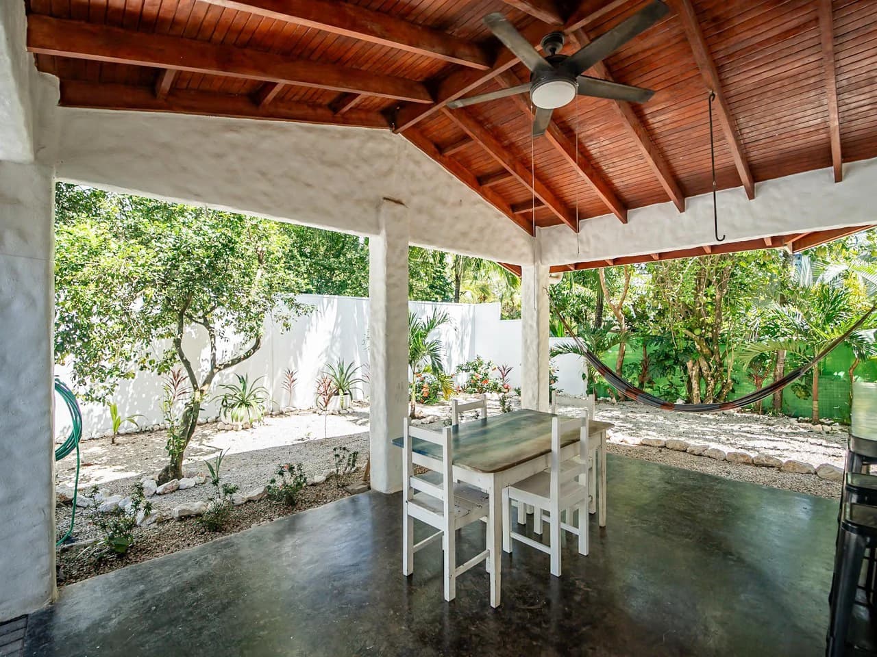 Casa Verde: Stunning Pool and Exceptional Outdoor Living Space - photo 7