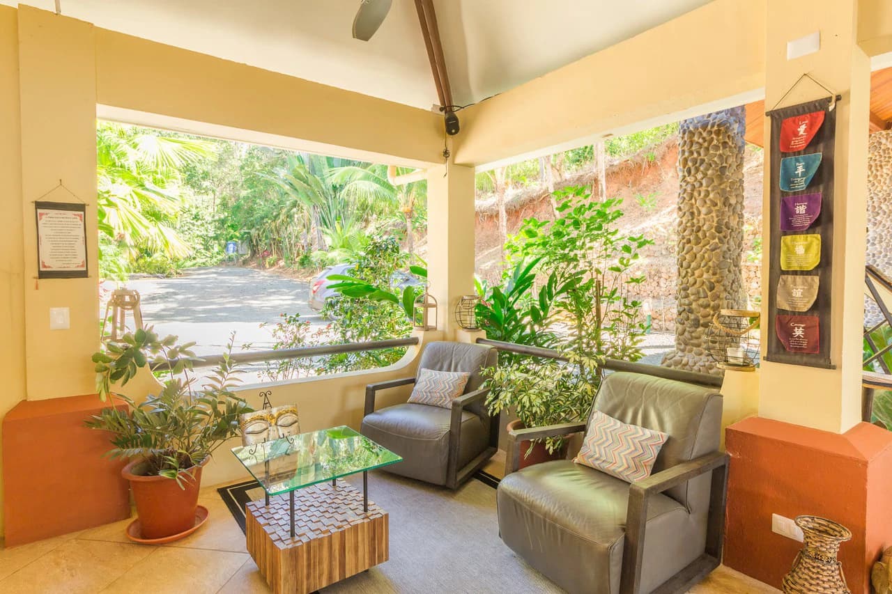 Popular 20-room Boutique hotel /retreat. Stunning ocean views - photo 31