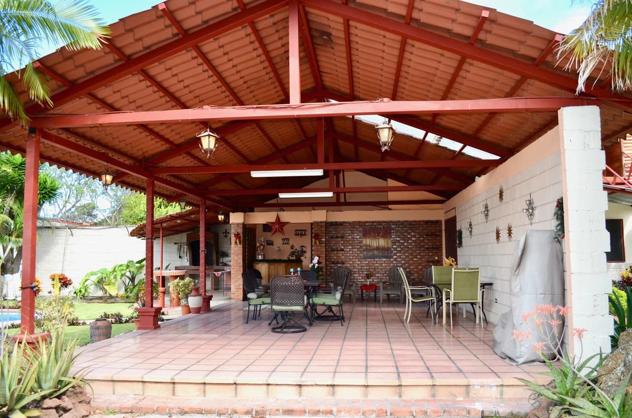 Beautiful investment property with cabins, house and apartments - photo 3