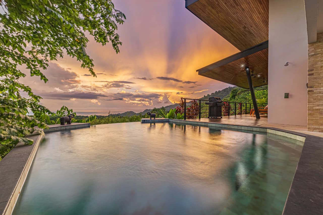 Casa Markissa: Luxury Oceanview Villa with Proven Rental Income. - photo 37