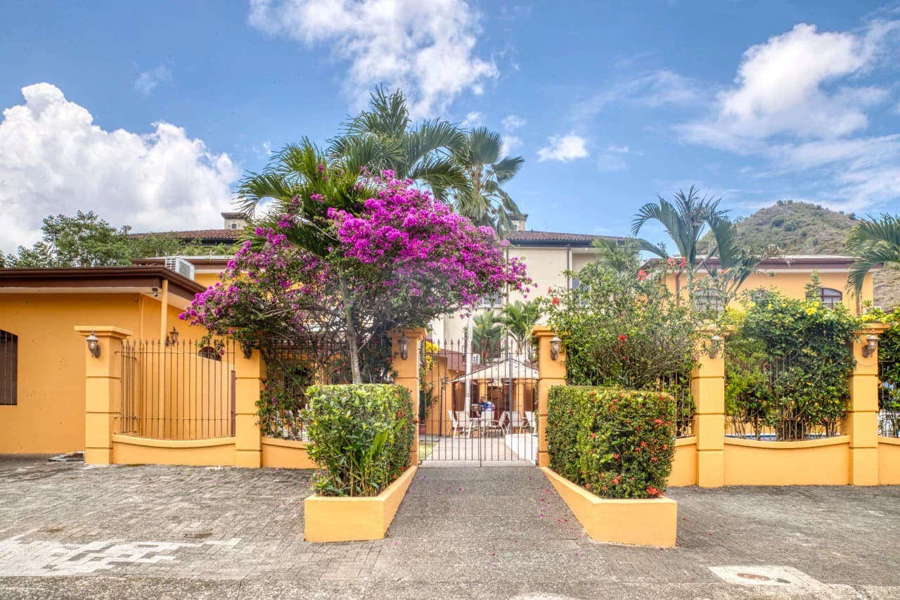 Price Reduced! Income-Generating Property in Costa Rica – Turnkey & Active Rental Business - photo 2