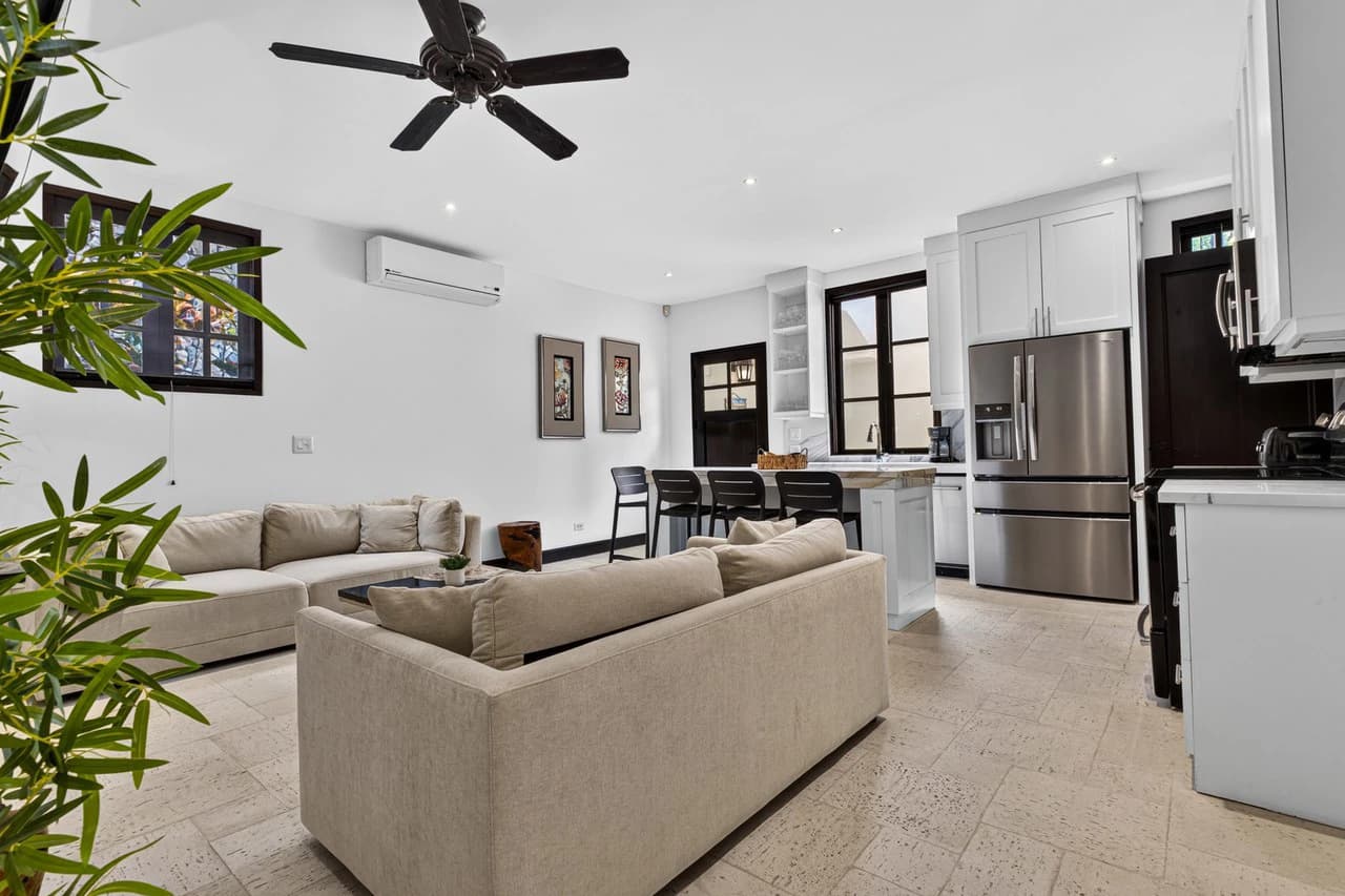 16 Avenida La Antigua: Renovated Turn- Key Living in the Heart of Las Catalinas - photo 3