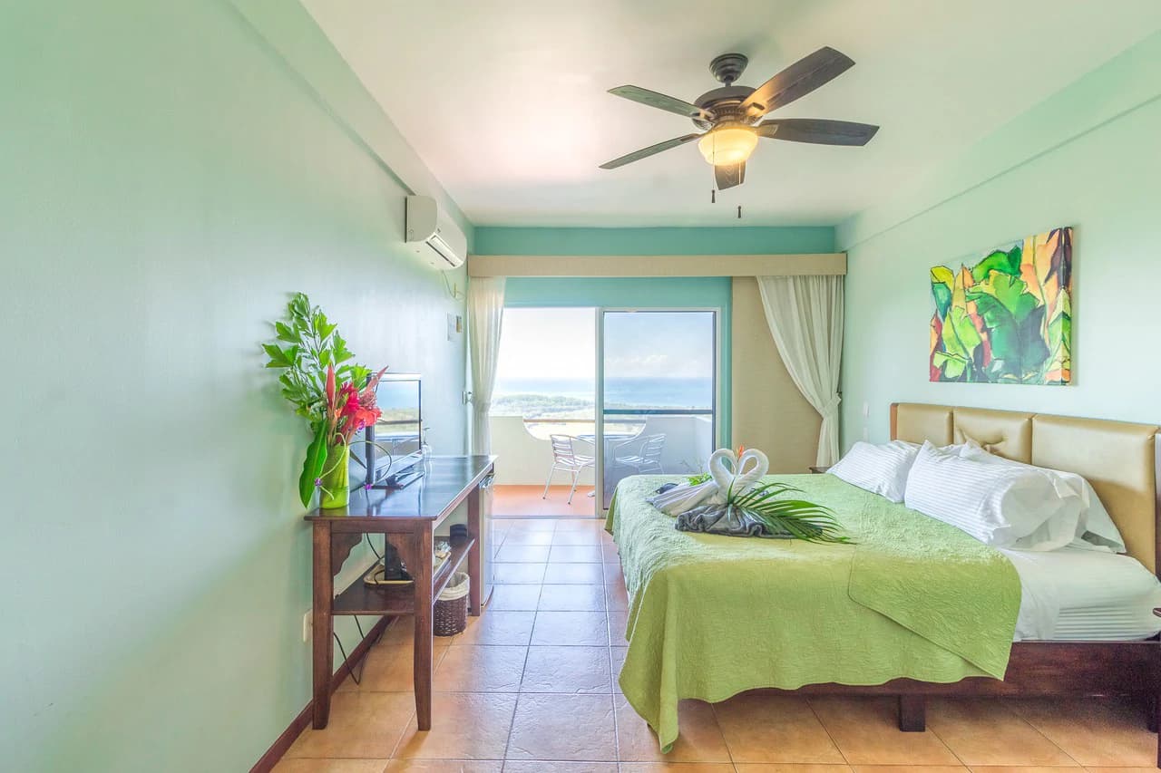 Popular 20-room Boutique hotel /retreat. Stunning ocean views - photo 37