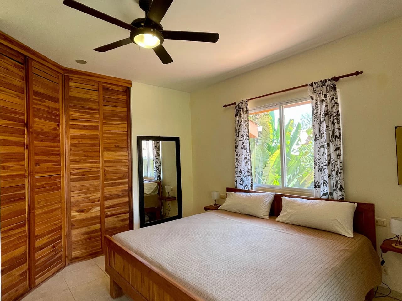 Santa Teresa 2 Bedroom House + 6 Rental Apartments: A Multi Unit Vacation Rental with Pool & Steps from the beach - photo 13