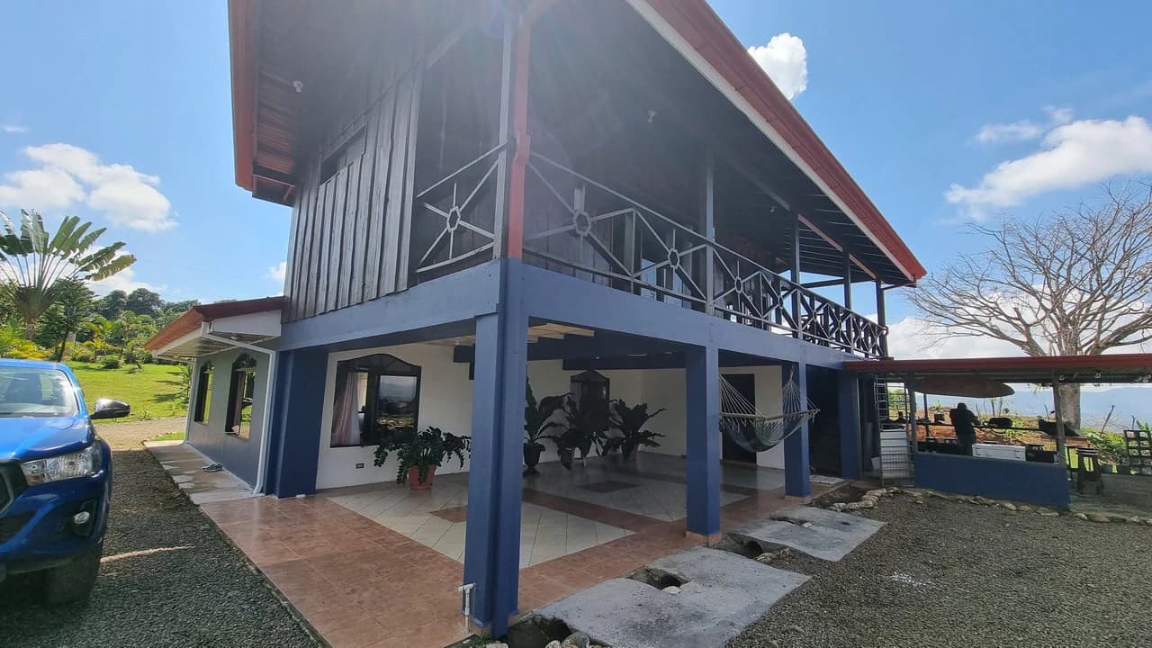 CASA SANTA ELENA: BEAUTIFUL HOUSE FOR SALE, WITH AMAZING VIEWS, 4 BDRM IN THE HEART OF SANTA ELENA - photo 2
